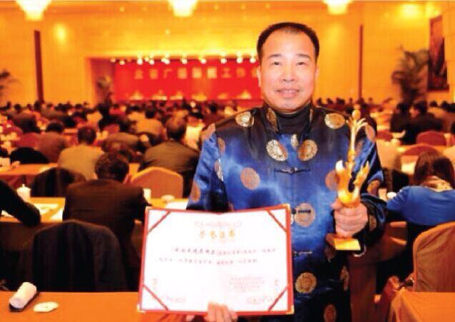 （红色电影制片人）李建平