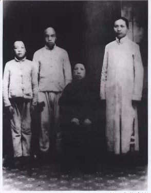 忆往昔峥嵘岁月稠 毛泽东写在诗词里的壮志与柔情~