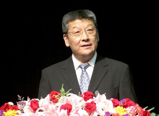 吴天行
