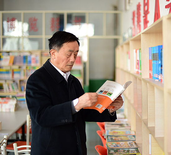 青岛市退休教师周加惠