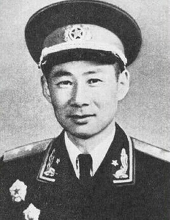 杨秀山中将