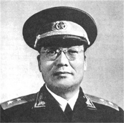 韩练成中将