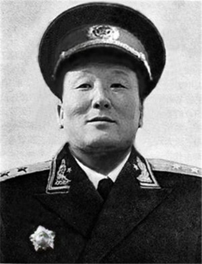 朵噶·彭措饶杰中将