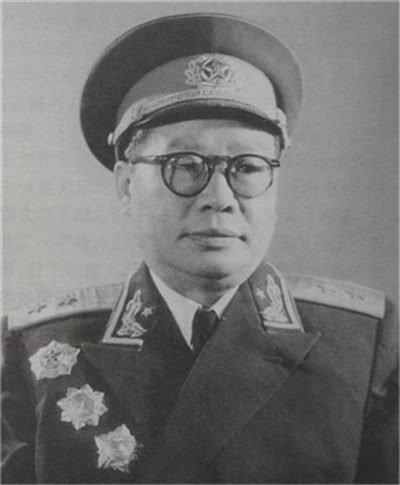 钟赤兵中将