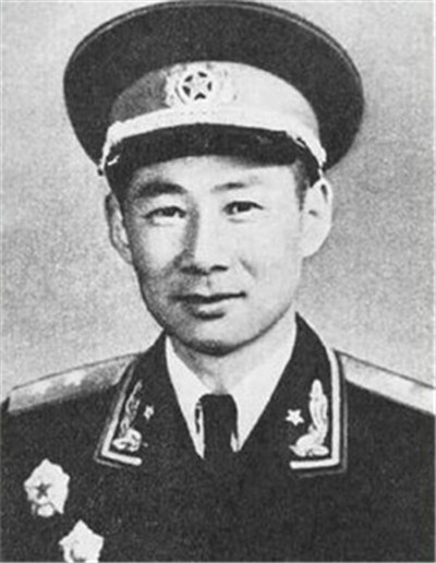 杨秀山中将
