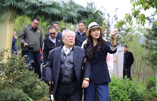《国际艺术大师闵庚灿》在十三都云鹤艺术度假村舍开机