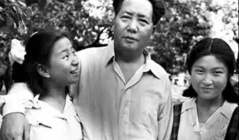 国人喝彩！李敏、李讷书法走红，到底羞愧了谁？