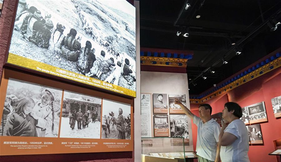 走进“废奴丰碑——西藏民主改革60周年特展”