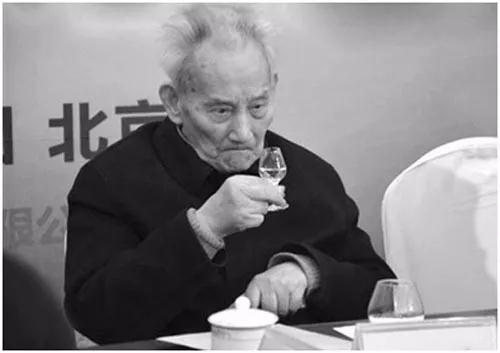 百年春秋话传奇 酒旗归位垂丹青—中国酒业协会沉痛哀悼秦含章先生