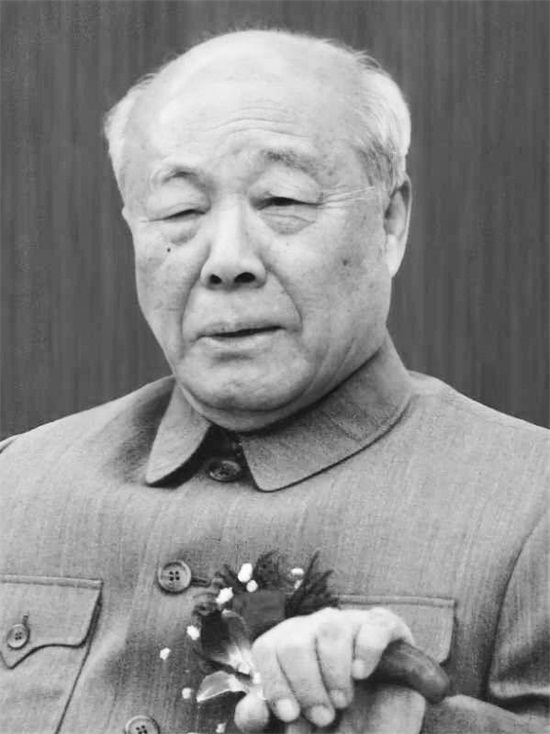 著名书法家、京剧艺术家欧阳中石因病逝世，享年93岁