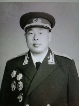 车敏瞧少将