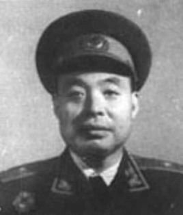 王英高少将