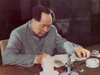 一代伟人毛主席写给家人朋友的诗作！看完热泪盈眶！