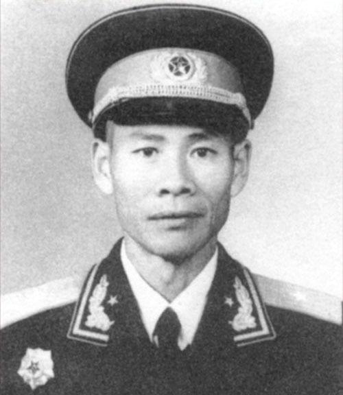 吴华夺少将