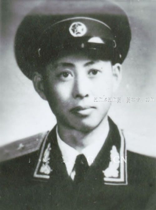 何振亚少将