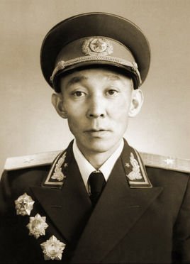 余明少将