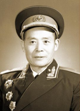 邹国厚少将