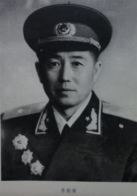 李荆璞少将