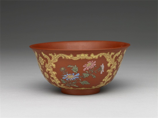 台北故宫新展：康熙珐琅彩瓷里的“山花野菊”与“皇家标记”