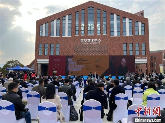 2021景德镇国际陶瓷艺术双年展在江西景德镇开幕，集中展现当代陶艺最新成果