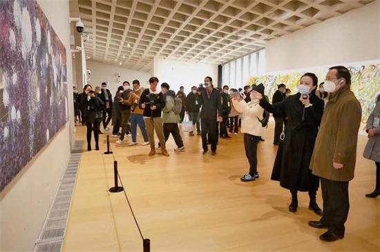 以艺术的方式对武汉这座英雄城市的礼赞，武汉双年展持续到2023年5月31日